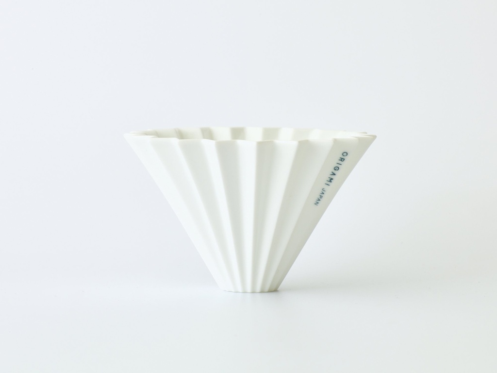 Matte Beige Origami Dripper M with Plastic Holder